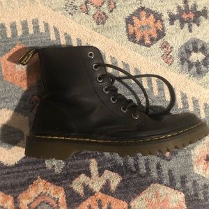 Doc Marten, Size 9